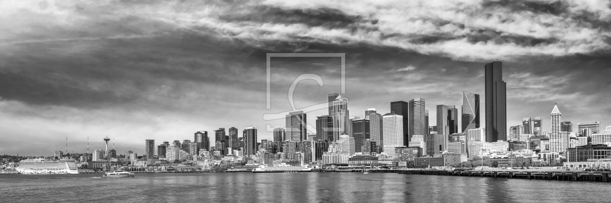 Bild-Nr.: 12882594 Panorama der Uferpromenade in Seattle in monochrom erstellt von Melanie Viola