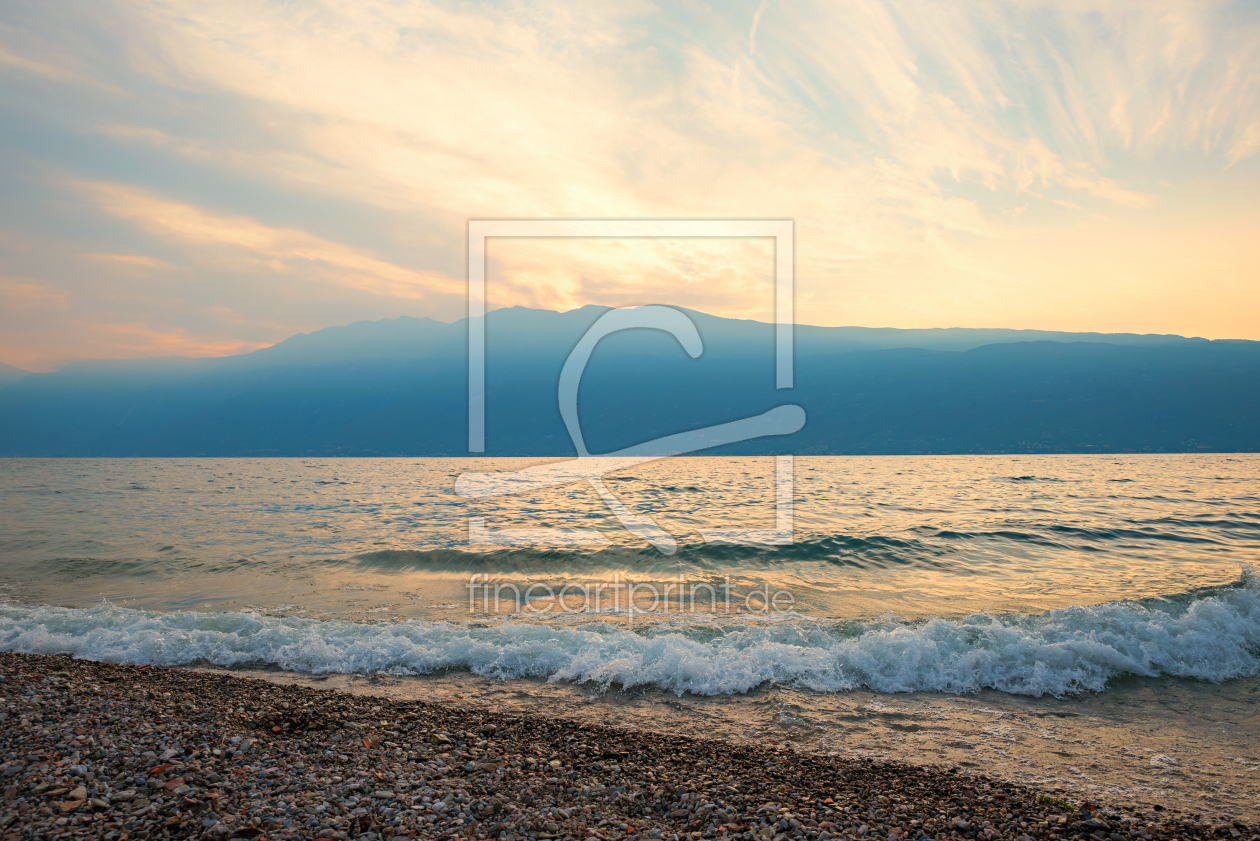 Bild-Nr.: 12885470 Sonnenaufgang am Gardasee Strand erstellt von SusaZoom