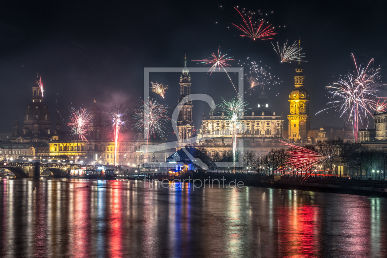 Bild-Nr.: 12887528 Silvesterfeuerwerk über der Dresdner Altstadt erstellt von eyetronic
