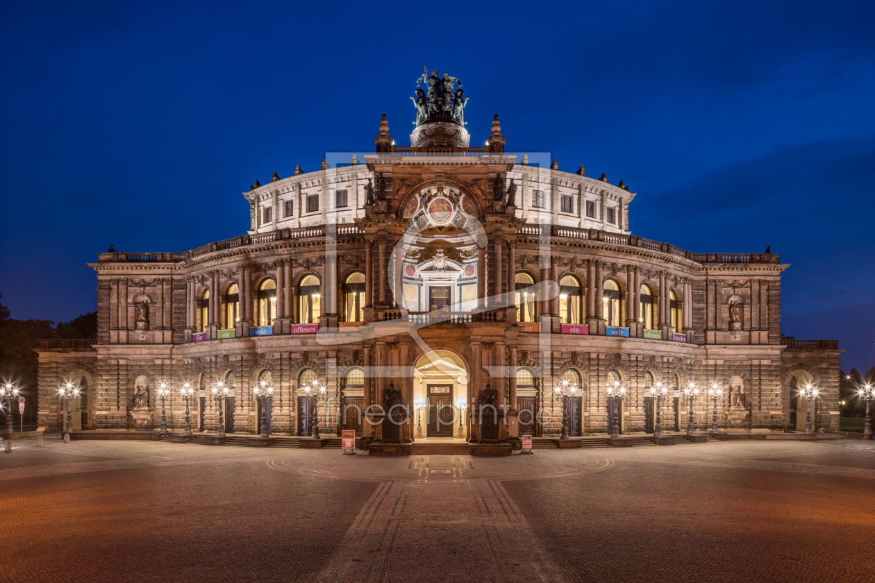 Bild-Nr.: 12887699 Semperoper bei Nacht erstellt von eyetronic