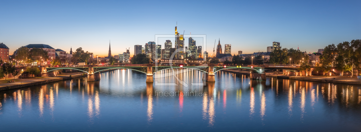 Bild-Nr.: 12898416 Frankfurt Skyline Panorama am Abend erstellt von eyetronic