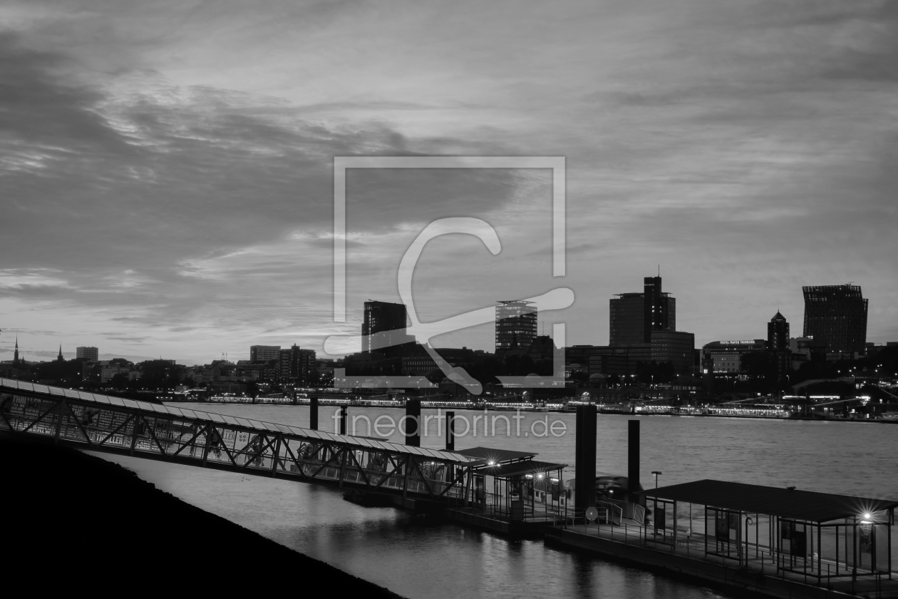 Bild-Nr.: 12904018 Skyline Hamburg - Schwarz-Weiß erstellt von uh-Photography