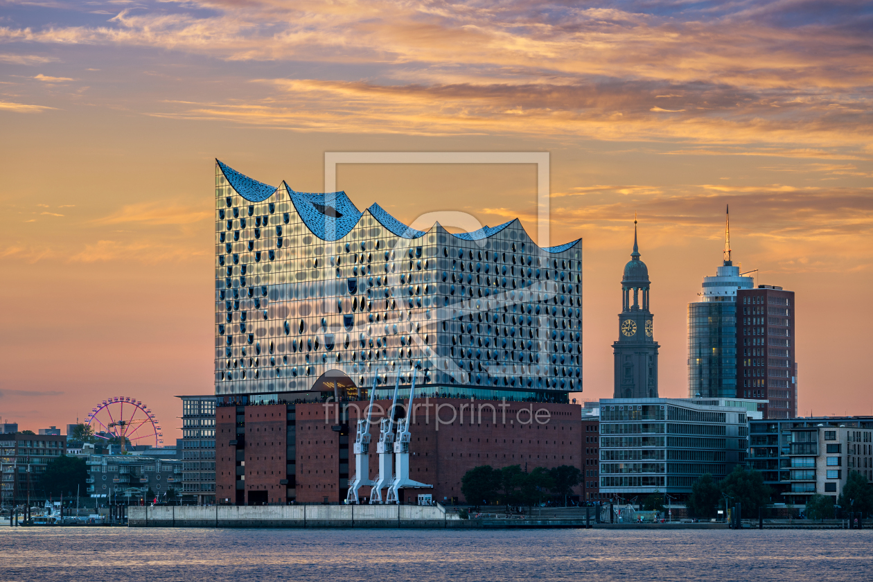 Bild-Nr.: 12906133 Elbphilharmonie und Michel in Hamburg erstellt von Mapics
