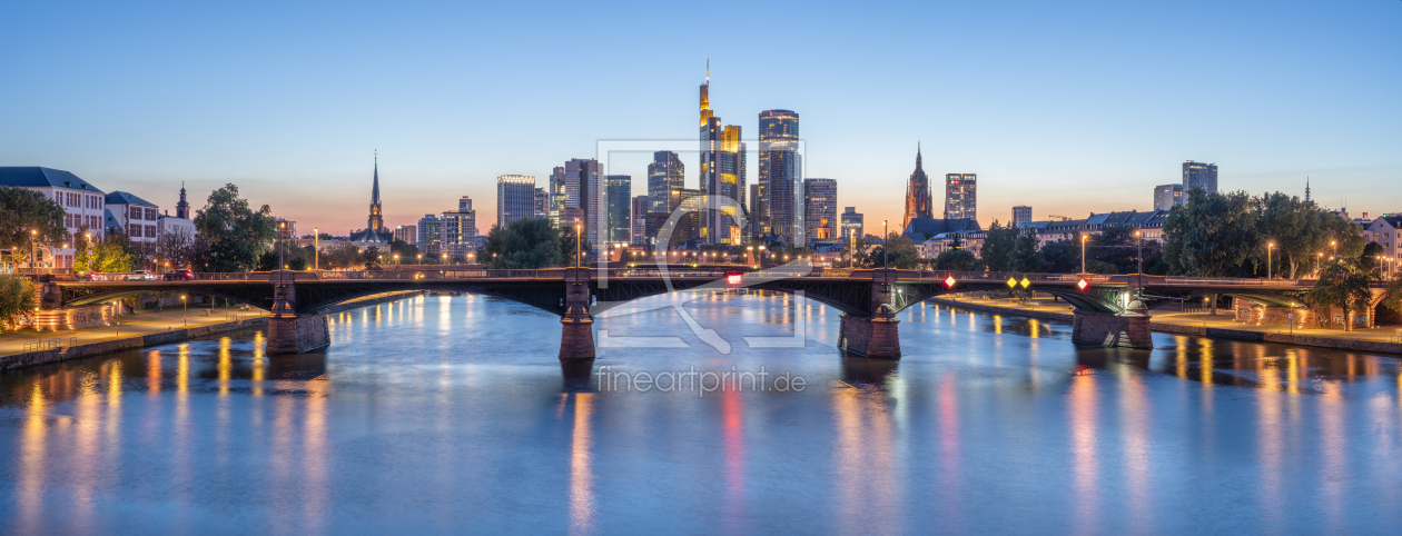 Bild-Nr.: 12907297 Frankfurt Skyline Panorama am Abend erstellt von eyetronic