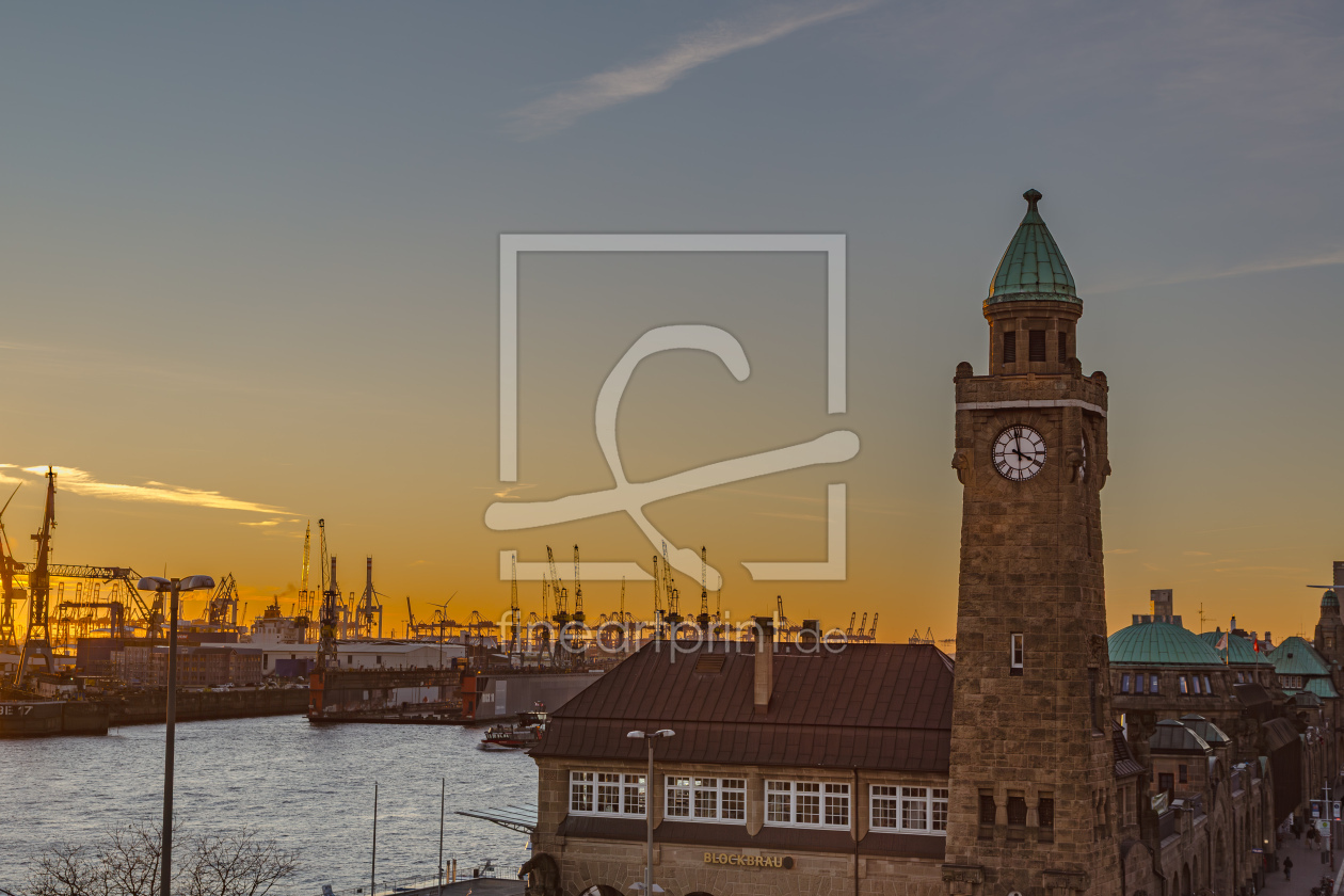 Bild-Nr.: 12916718 Hamburg Pegelturm am Abend erstellt von Ursula Reins