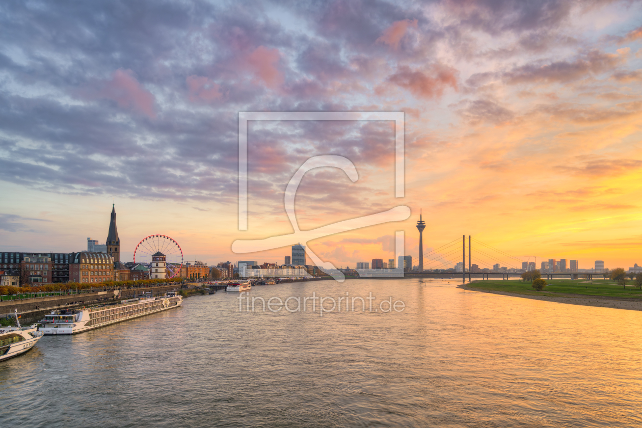 Bild-Nr.: 12919469 Düsseldorf Skyline bei Sonnenuntergang erstellt von Michael Valjak