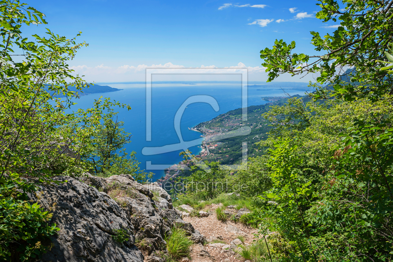 Bild-Nr.: 12922387 Wanderweg mit toller Aussicht auf den Gardasee erstellt von SusaZoom