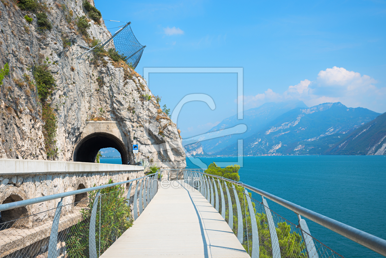 Bild-Nr.: 12922532 Rad- und Fußweg neben Gardesana Uferstraße Limone erstellt von SusaZoom