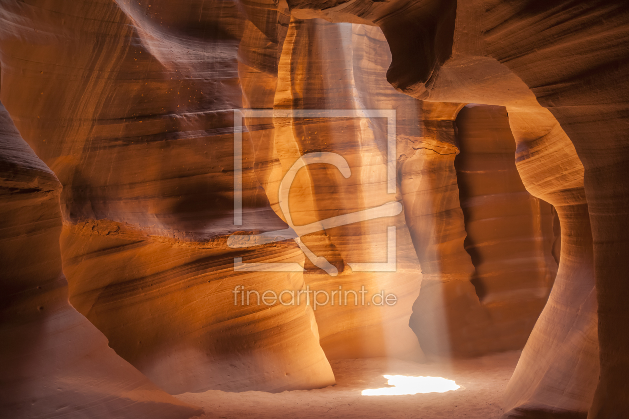 Bild-Nr.: 12930978 ANTELOPE CANYON Prächtiger Lichtstrahl erstellt von Melanie Viola