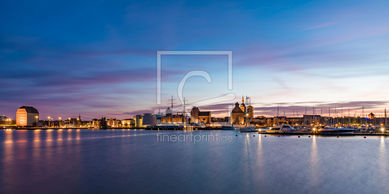 Bild-Nr.: 12937324 Hansestadt Stralsund mit Ozeaneum am Abend erstellt von dieterich