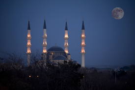 Ertogul-Gazi-Mosque /Ashgabat,Turkmenistan/9346312