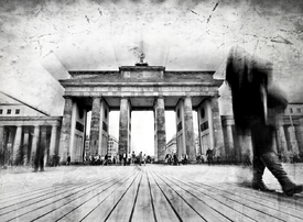 • Walking Berlin • /9708352