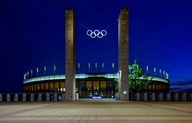 Olympiastadion Berlin in der Nacht /von öffentl. Platz (Panoramafreiheit)/10170549