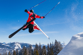 Skifahrer im Sprung/10699705