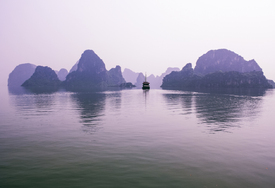 Schiff auf dem Meer in der Halong Bucht/11229186