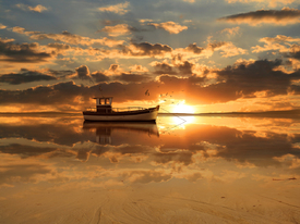 Fischerboot im Sonnenuntergang/11520655