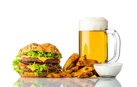 Burger mit Bier un Fritten/11772658