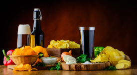 Snacks mit Bier und Cola/11772682