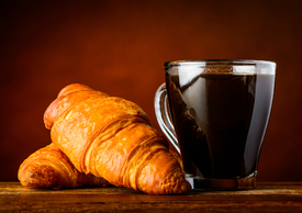 Kaffee und Croissant/11857173