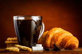 Kaffee und Croissant/11903771