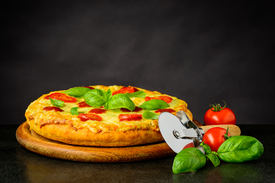 Stillleben Pizza Margheritta mit Käse/11918146