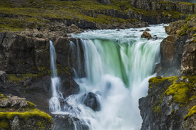 irgendein Wasserfall irgendwo in Island/11995055