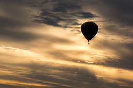 Heißluftballon bei Sonnenaufgang/12000118