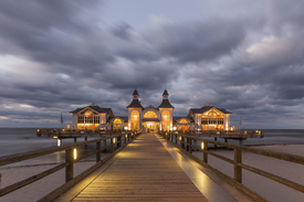 Seebrücke in Sellin auf Rügen bei Nacht/12029250