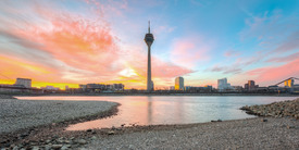 Düsseldorf Skyline bei Sonnenaufgang Panorama/12583679