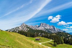 Blick auf die Litzlalm mit Hütte in Österreich/12640905