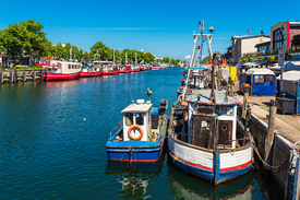 Alter Strom mit Fischkutter in Warnemünde/12692380