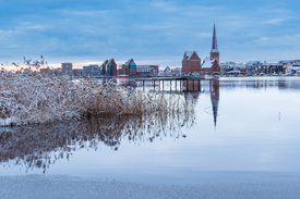 Blick über die Warnow auf Rostock im Winter/12702365