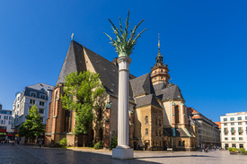 Blick auf die Nikolaisäule und Nikolaikirche/12730810