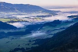 Frühnebel im Illertal/12756018