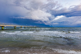 Sturmwolken und bewegtes Meer/12757096