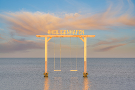 Schaukel im Meer in Heiligenhafen/12791101