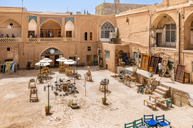 Innenhof der Aminoddole Carvansarai im Iran/12621279