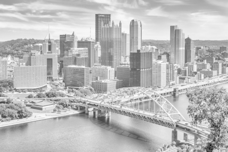 Bild-Nr: 12875079 Fort Pitt Bridge mit Downtown Pittsburgh Monochrom Erstellt von: Melanie Viola
