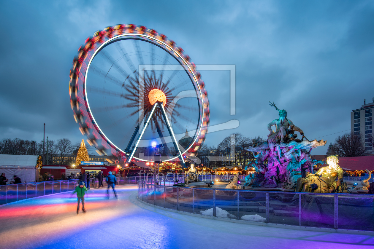 Weihnachtsmarkt am Neptunbrunnen in Berlin als Lein