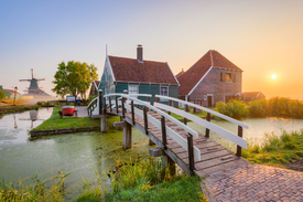 Sonnenaufgang in Zaanse Schans in Holland - 12400403 /leinwand/bigthumb/12400403.jpg