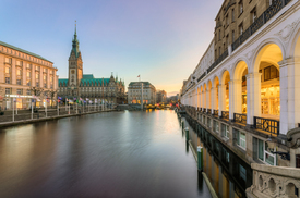Hamburg Rathaus und Alsterarkaden - 12402726 /leinwand/bigthumb/12402726.jpg