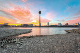Düsseldorf Skyline bei Sonnenaufgang - 12583396 /leinwand/bigthumb/12583396.jpg