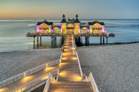 Seebrücke in Sellin auf Rügen am Abend - 12599951 /leinwand/bigthumb/12599951.jpg