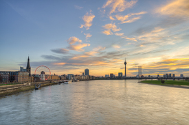 Die Skyline von Düsseldorf am Abend - 12698843 /leinwand/bigthumb/12698843.jpg