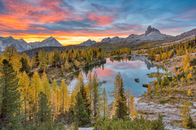 Lago Federa in den Dolomiten im Herbst - 12705834 /leinwand/bigthumb/12705834.jpg