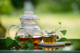 Frischer grüner Tee aus reinen Ginkgoblättern - 12738898 /leinwand/bigthumb/12738898.jpg