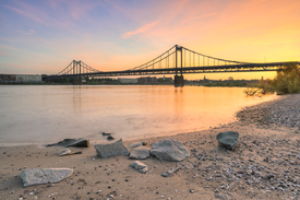 Krefeld-Uerdinger Brücke bei Sonnenuntergang - 12805910 /leinwand/bigthumb/12805910.jpg