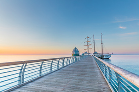 Gangway in Grömitz - 12813882 /leinwand/bigthumb/12813882.jpg