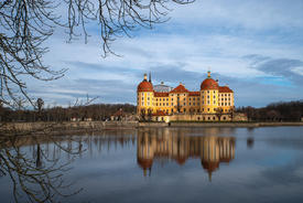 Spiegel der Geschichte Schloss Moritzburg - 12893621 /leinwand/bigthumb/12893621.jpg