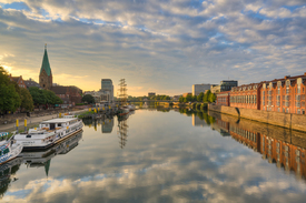 Blick über die Weser in Bremen im Morgenlicht - 12911666 /leinwand/bigthumb/12911666.jpg
